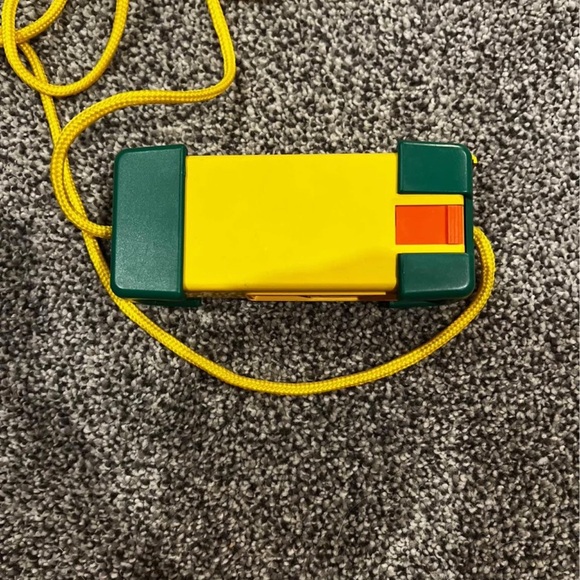 Vintage Crayola Camera 110 pocket camera Mini By Concord Easy Loading - Picture 3 of 7